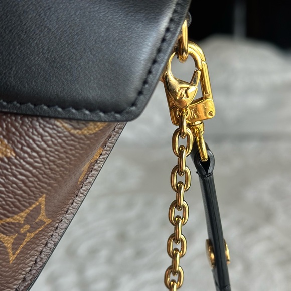 LOUIS VUITTON Padlock On Strap Monogram Handbag - Picture 12 of 13